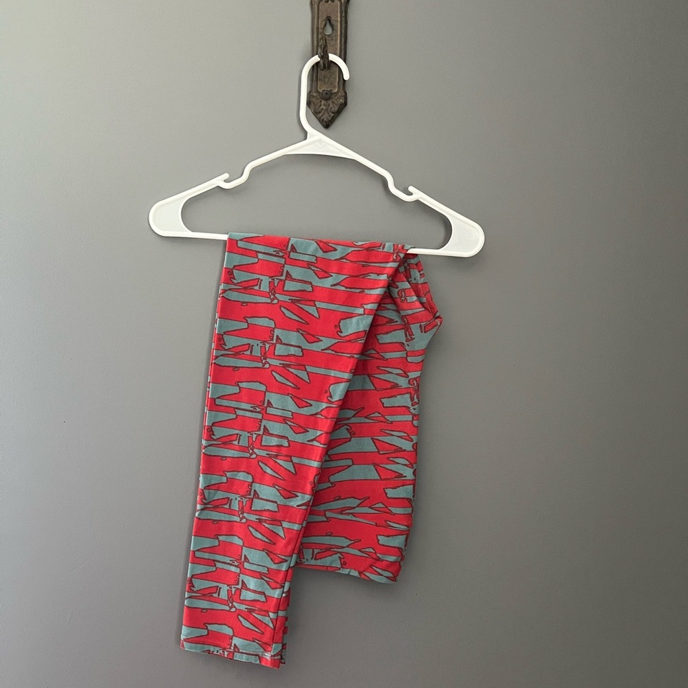 LulaRoe Leggings, Talk & Curvy, graphic red and teal